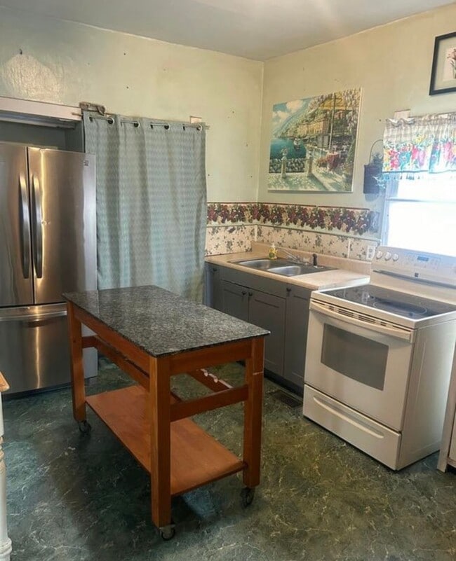 Building Photo - 3 Bed 1 Bath