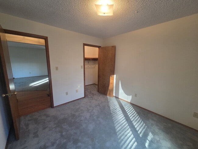 Building Photo - 2045 S Kentwood Ave