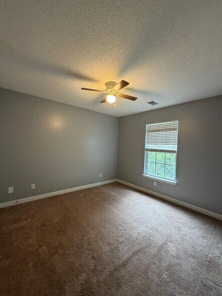 Building Photo - 693 Cotton Branch Dr