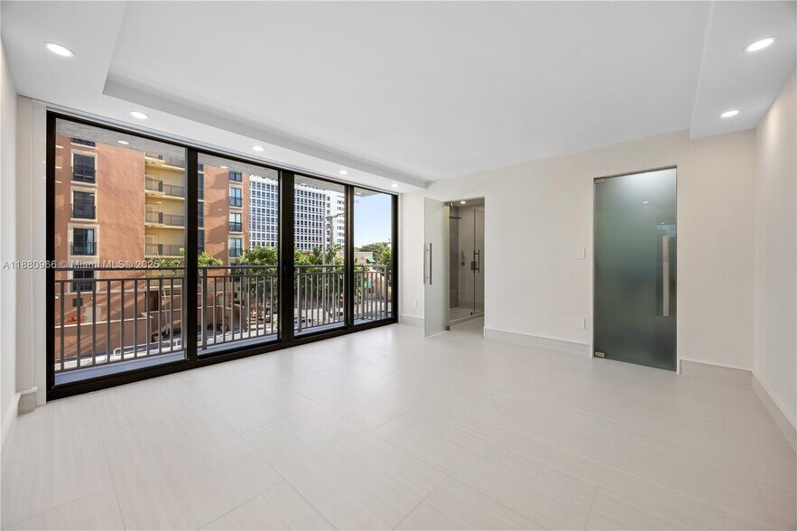Building Photo - 700 Coral Way