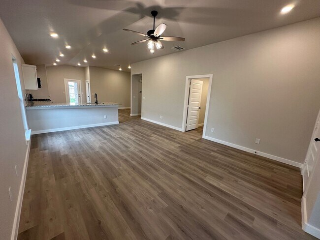 Building Photo - Welcome to Beacon Pointe!