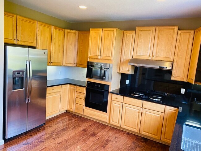 Building Photo - Immaculate home in Castle Pines North