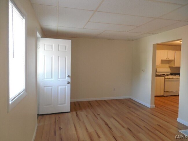 Building Photo - 835 Ann St