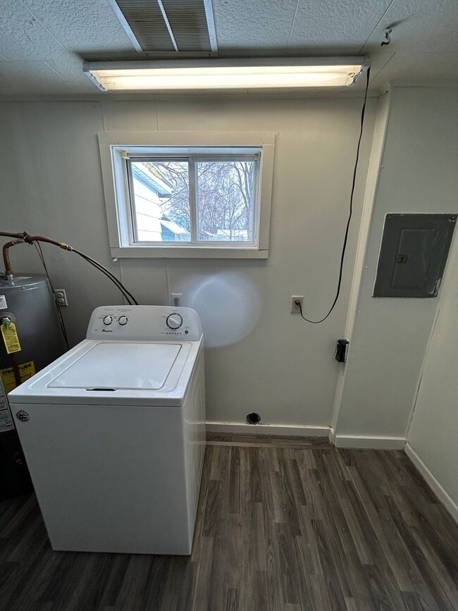 Building Photo - 2-Bedroom, 1-Bathroom Home GOSHEN – $1,095 Month | 842 Sq. Ft.