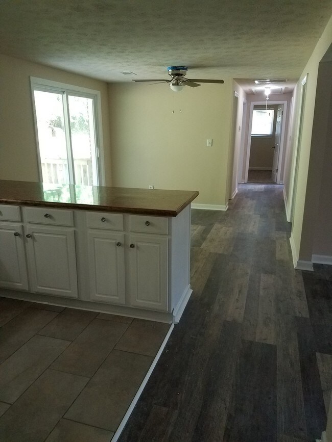 Building Photo - Newly Renovated Home in West Georgia