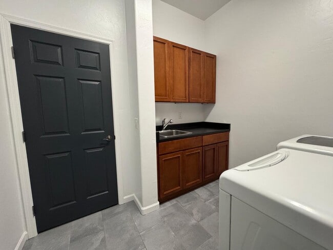 Building Photo - 13743 N High Mountain View Pl