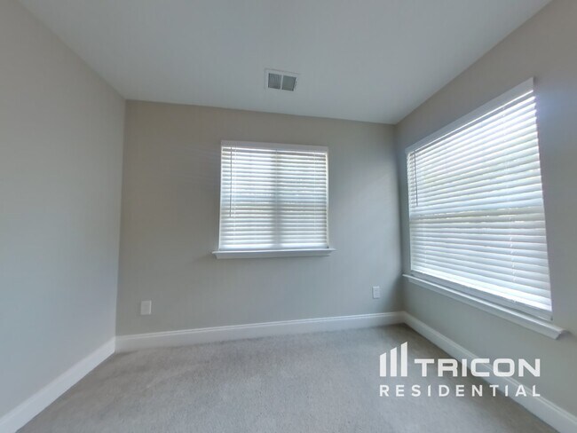 Building Photo - 204 Cole Ct