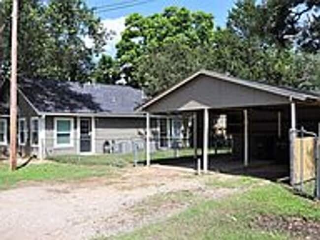 Building Photo - August Move In! Updated 1 bed/1 bath in Br...