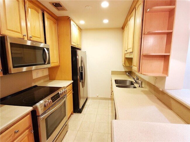 Building Photo - 4209 Pine Heights Dr NE