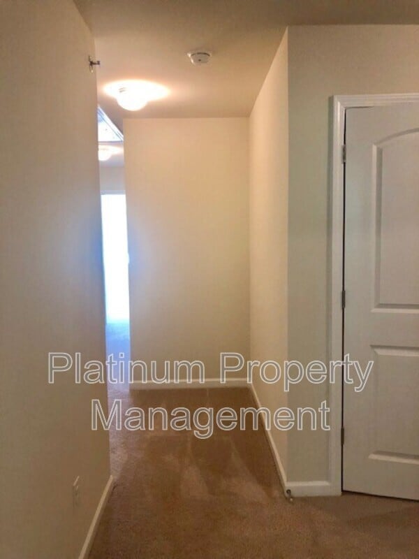 Building Photo - 2048 Reavis Bluff