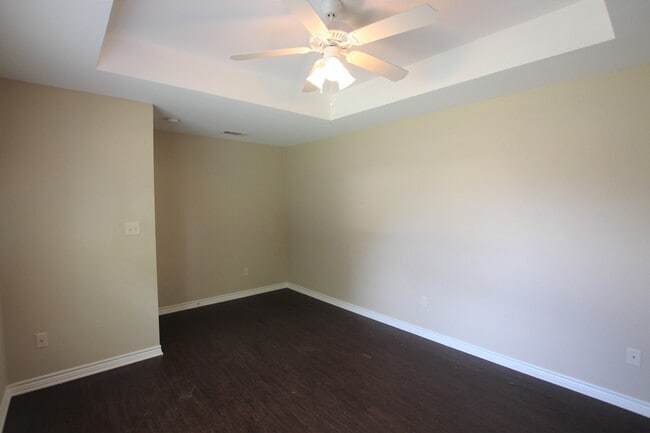 Building Photo - Gorgeous 3 Bedroom Home in The Ranch Subdi...