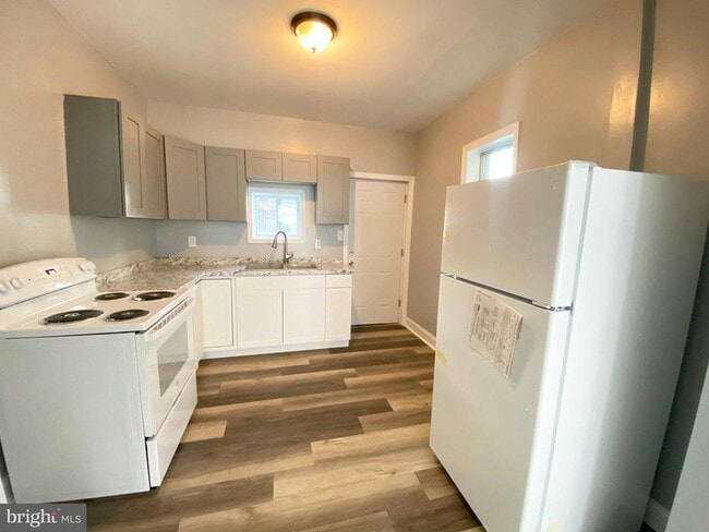 Building Photo - 3050 Hartville St