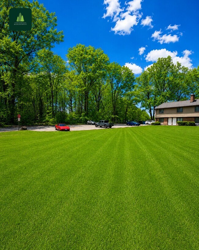 Building Photo - 2424-2452-2452 Echo Valley Dr