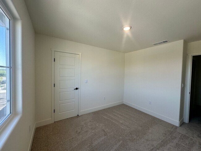 Building Photo - Newly built DR HORTON home coming soon!!