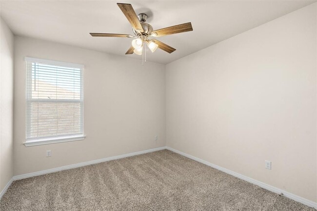 Building Photo - 520 Loriner Wy