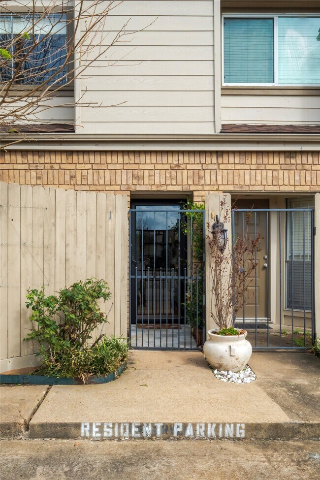 Building Photo - 1829 Augusta Dr