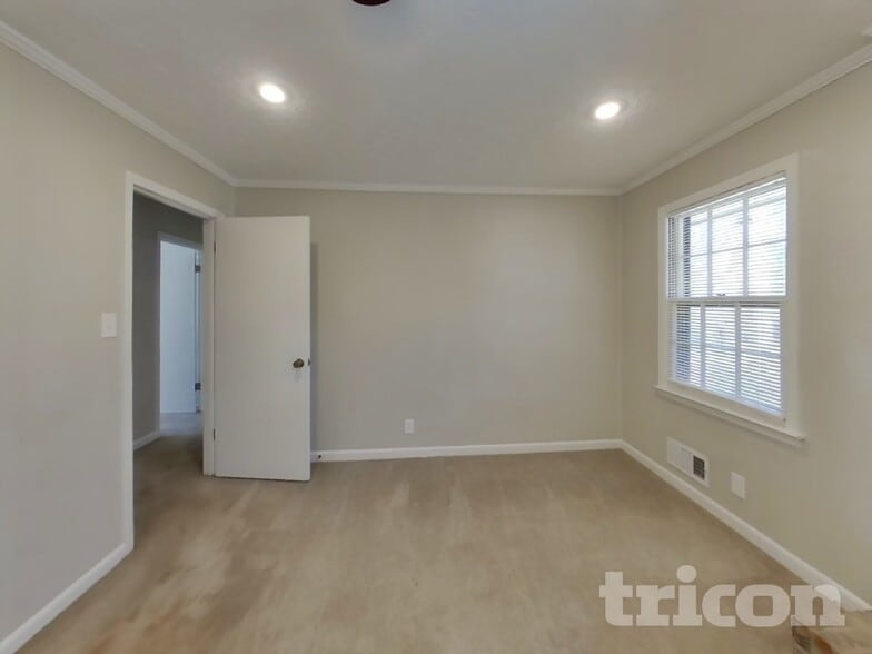 Building Photo - 430 Beaumont Dr SW