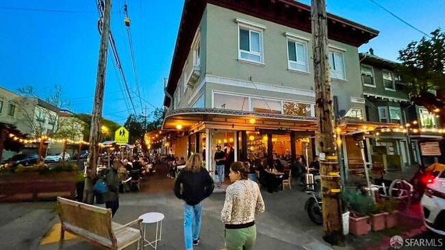 Building Photo - 120 21st Ave