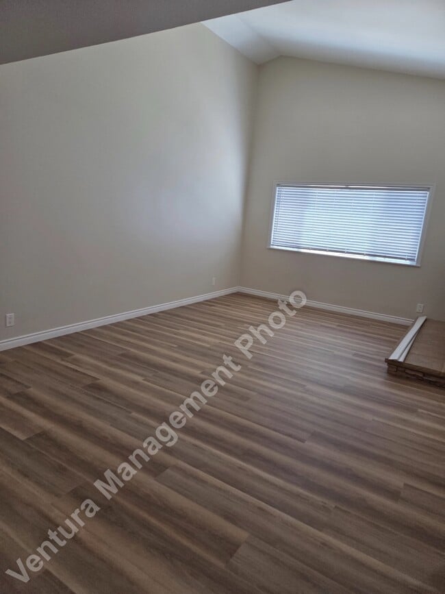 Building Photo - 5665 Meadow Vista Wy