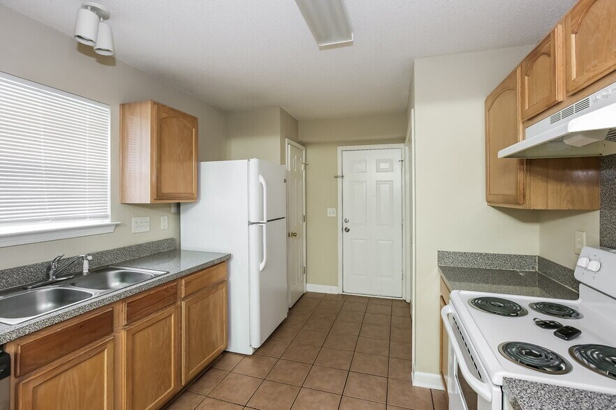 Building Photo - 6207 Day Lilly Ln