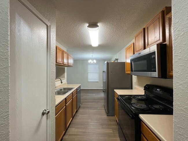 Building Photo - Single Family Home For Rent