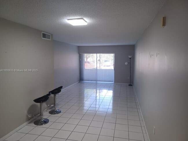 Building Photo - 9225 SW 87th Ave