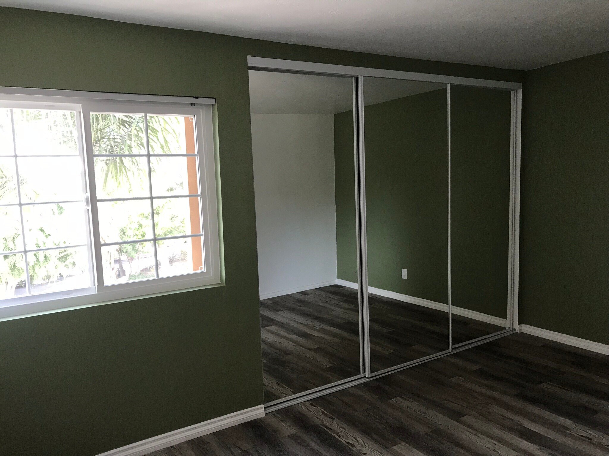 Building Photo - 5051 La Jolla Blvd