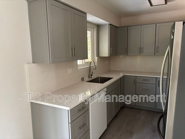 Building Photo - 5205 Valonia St