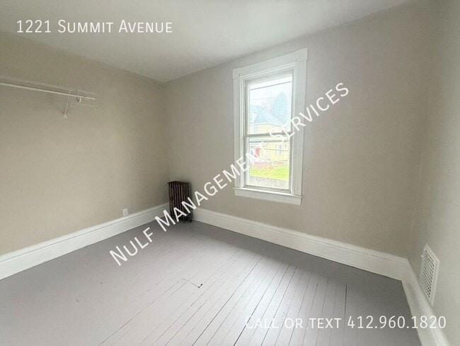 Building Photo - 1221 Summit Ave