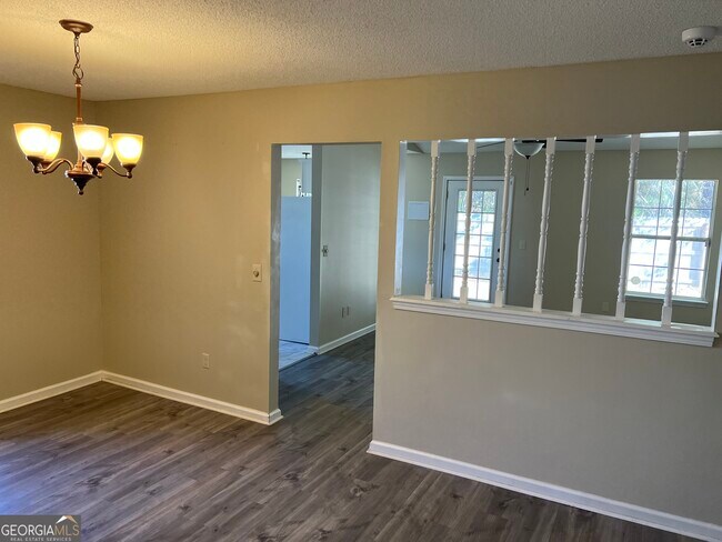 Building Photo - 102 Huntington Dr