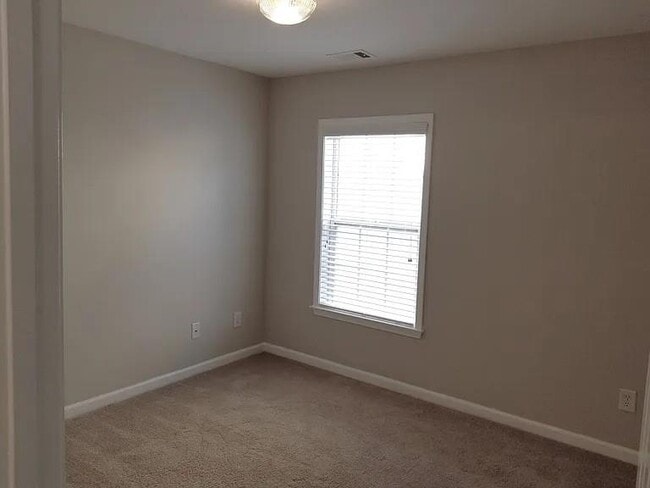 Building Photo - 1353 Dukes Creek Dr