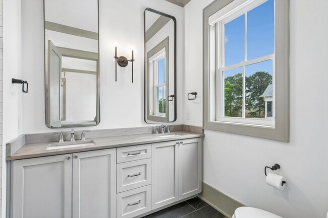 Building Photo - Beautiful 5 Bedroom Marshside Home