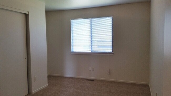 Building Photo - Sweetwater324