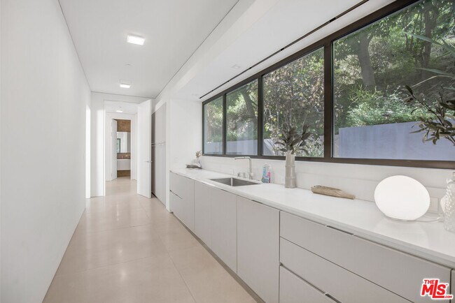 Building Photo - 9255 Swallow Dr