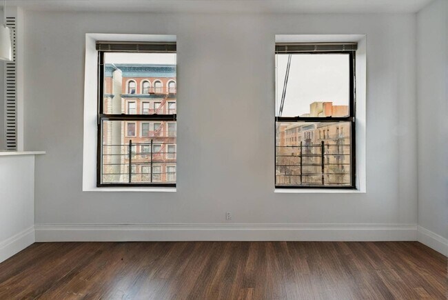 Building Photo - 411 Manhattan Ave
