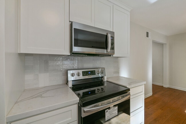 Building Photo - 925 Hawthorn Dr