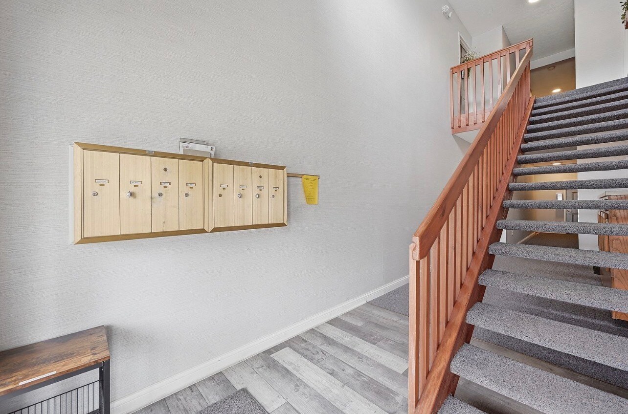 Condo on Second floor with vaulter ceiling. Not unit above you - 7680 Scioto Ct