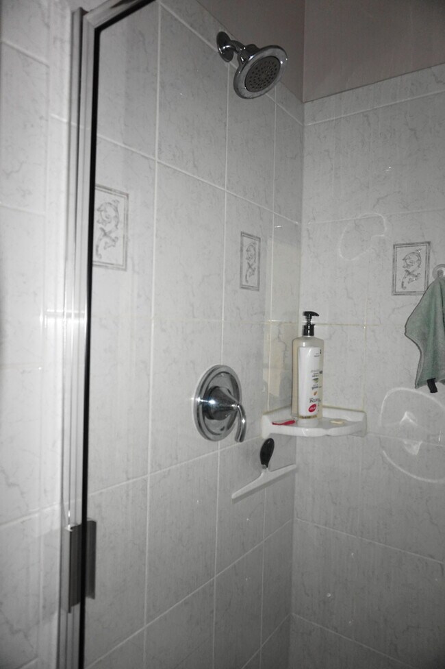 Building Photo - Charming 3Bedroom/3.5Bath Townhome in Ridg...
