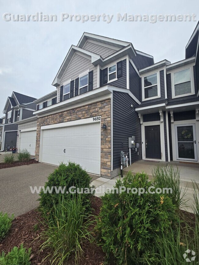Building Photo - Lake Elmo Townhouse, Newer build, 2 Car Ga...