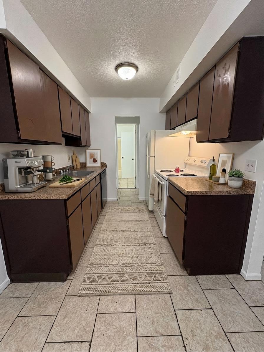 Building Photo - 1306 W Michigan Ave