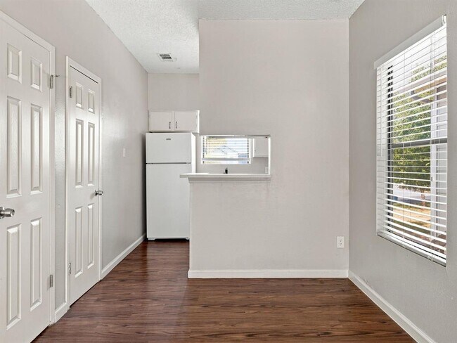 Building Photo - 9507 Kempler Dr