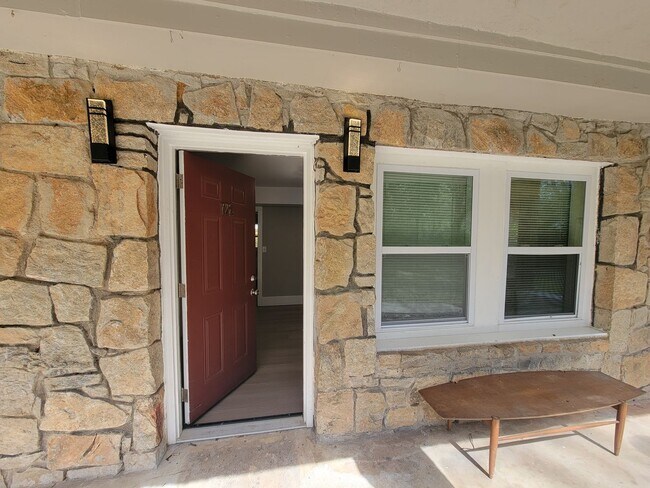 Building Photo - Updated Soaking Tub. Stainless Steel Appliances. W/D Inc