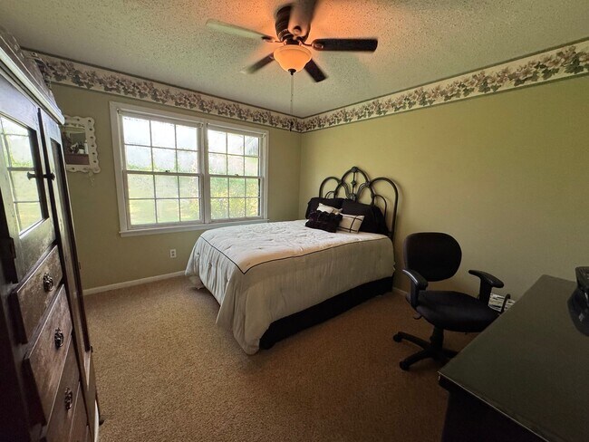 Building Photo - Furnished 3-Bedroom, 2-Bath Home in Peacef...
