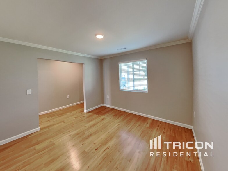 Building Photo - 3007 Stauton Dr