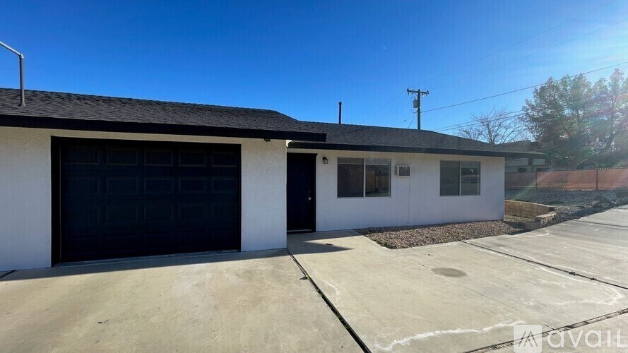 Building Photo - 56190 Papago Trl