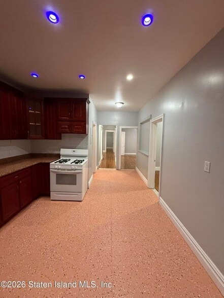 Building Photo - 335 Clifton Ave