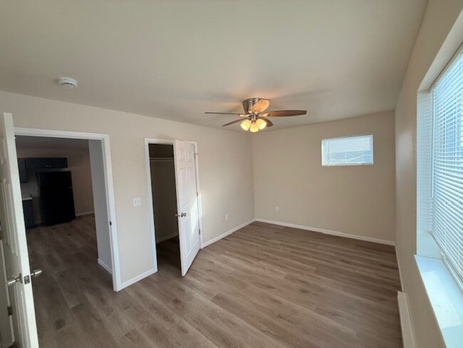 Building Photo - 300/302 Brock Ave