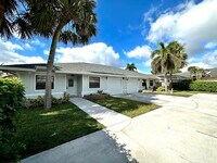 Building Photo - 947 Country Wood Ct