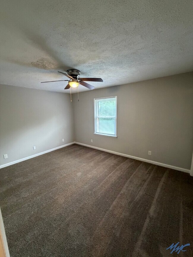 Building Photo - 2558 Oak Hill Dr