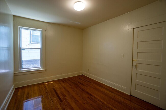 Building Photo - 1217 1/2 Madison Street -  First Floor Apa...
